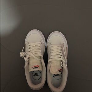 Brand new woman's Nike tennis shoes